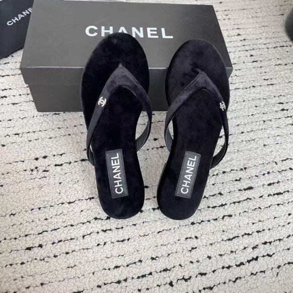 CHANEL Flip-flop sandals - Picture 1 of 7